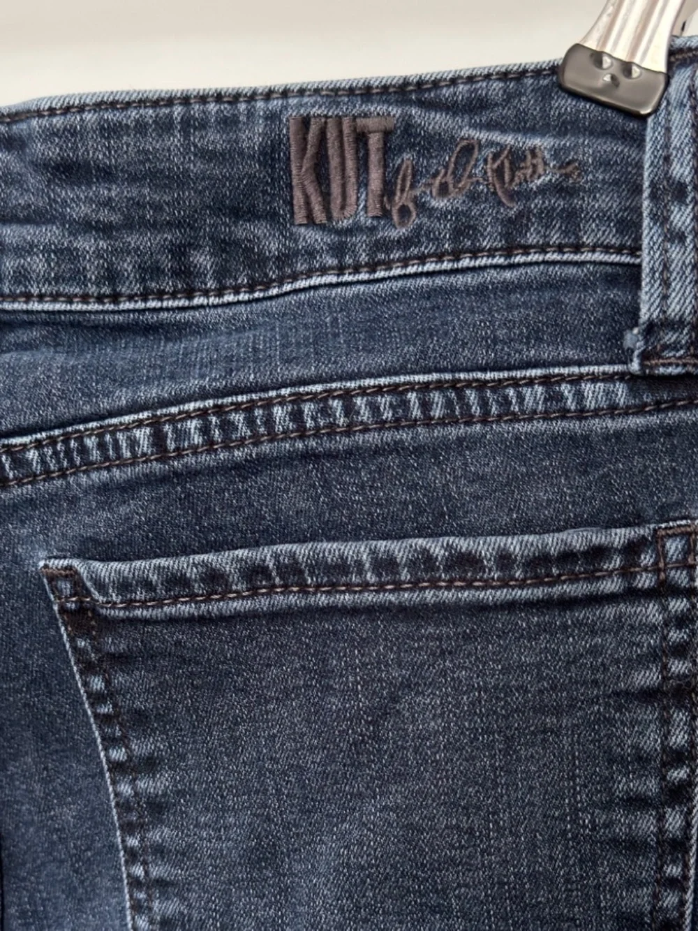 Kut from the Kloth Nicole Bootcut Jeans | Size 4 | Medium Wash Stretch Denim Y2K - Picture 6 of 10